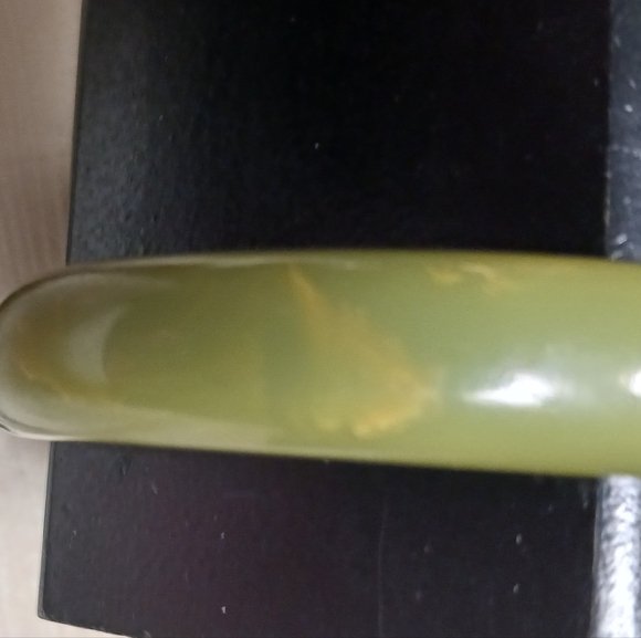 Vintage Marbled BAKELITE Green and Yellow Bracelet - Picture 5 of 5